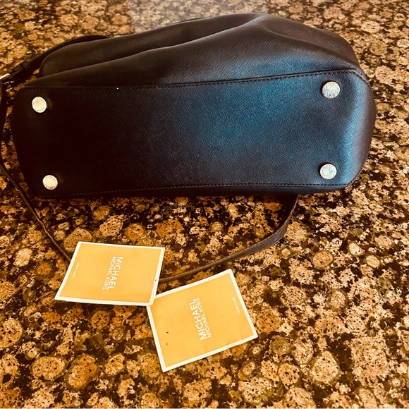 Gorgeous & Classy  MICHAEL KORS Hand Bag . Black with Gold MK detailing.  Nice - Picture 6 of 8